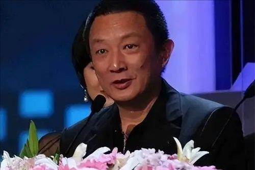 風流導演跌落神壇 曾毀半壁美人江湖，今六十七歲獨飲寂寥